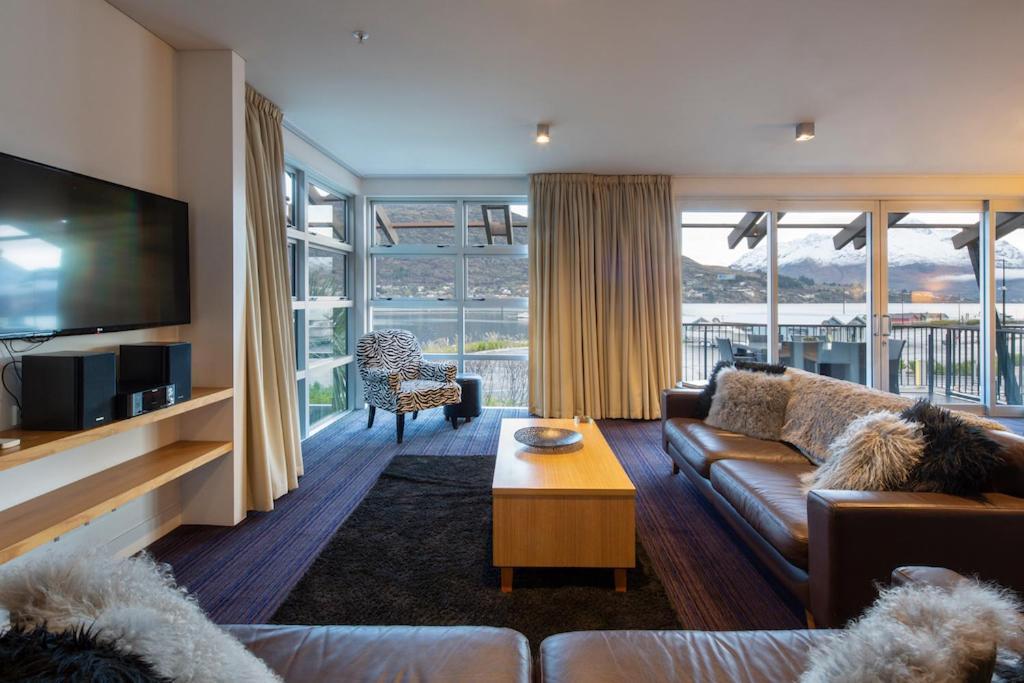 Absolute Lakefront Location - 3 Bedroom Apartment Квінстаун Екстер'єр фото