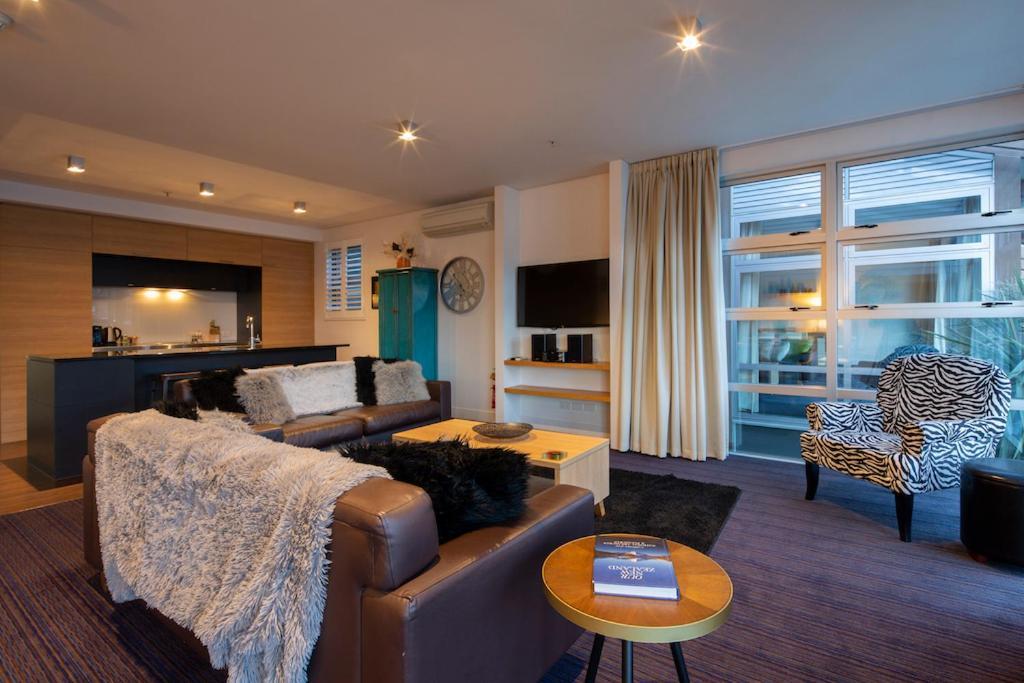 Absolute Lakefront Location - 3 Bedroom Apartment Квінстаун Екстер'єр фото